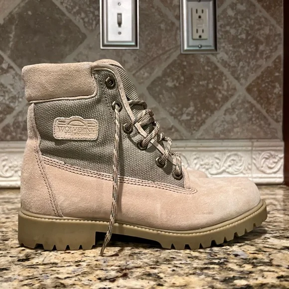 NWOT Wolverine Wilderness Tan Suede Hiking Boots Woman's Size 7.5 Vintage! - Picture 2 of 16